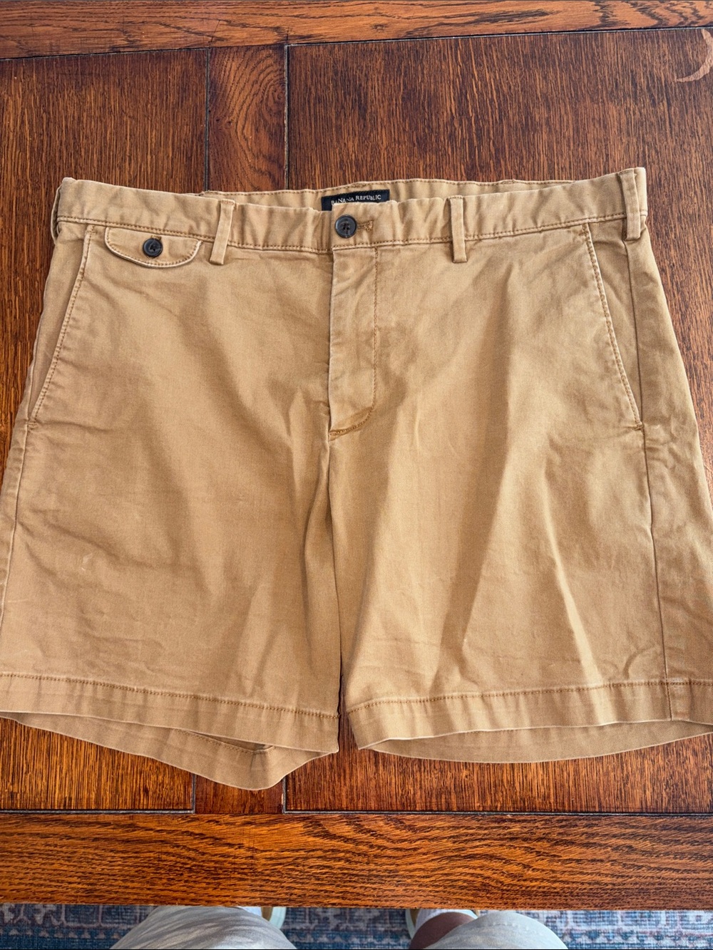 Banana Republic Men’s Lived In Khaki Flat-Front Chino Shorts